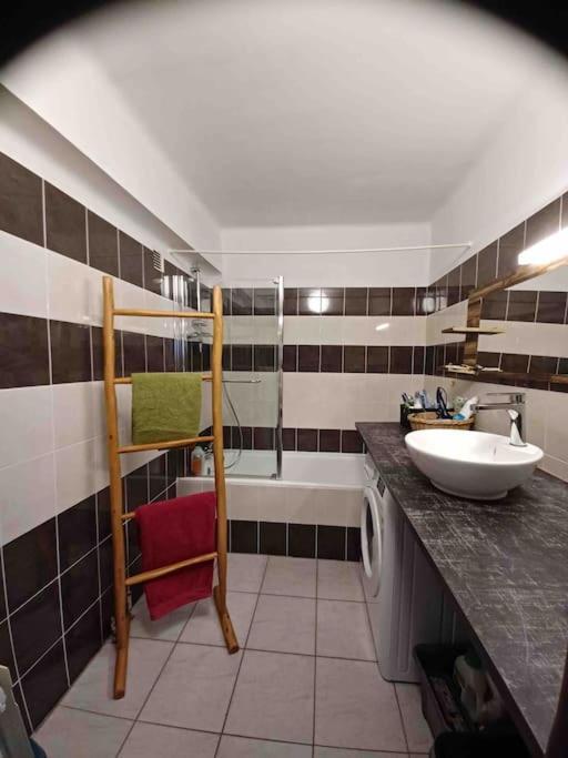 Grand T2 Esprit Loft Coeur De Ville Sète Exteriér fotografie